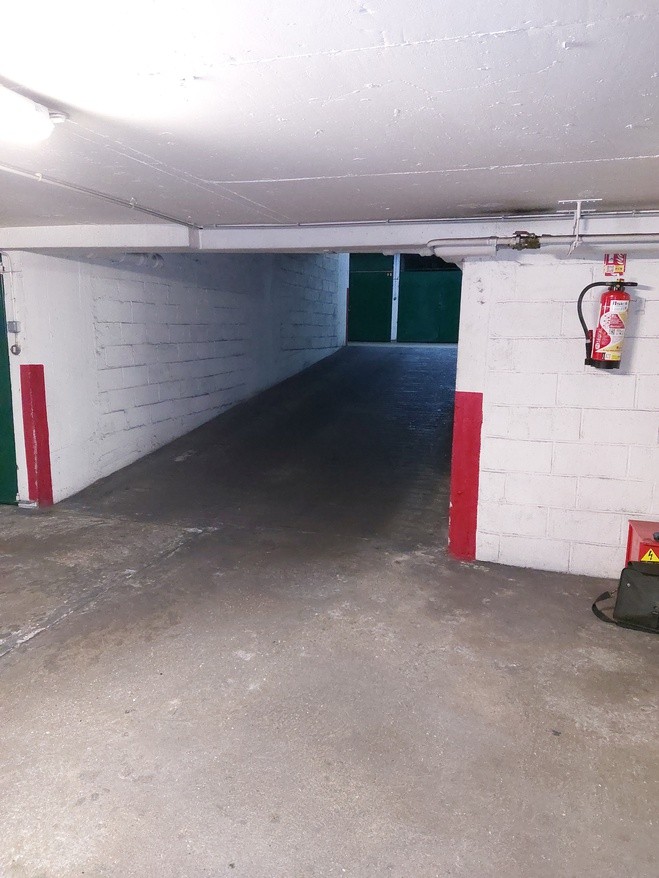 Vente Garage / Parking à Paris Batignolles-Monceaux 17e arrondissement 1 pièce