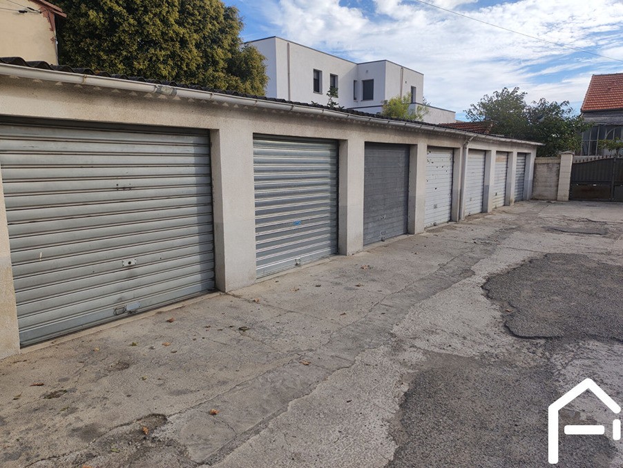 Vente Garage / Parking à Marseille 15e arrondissement 22 pièces