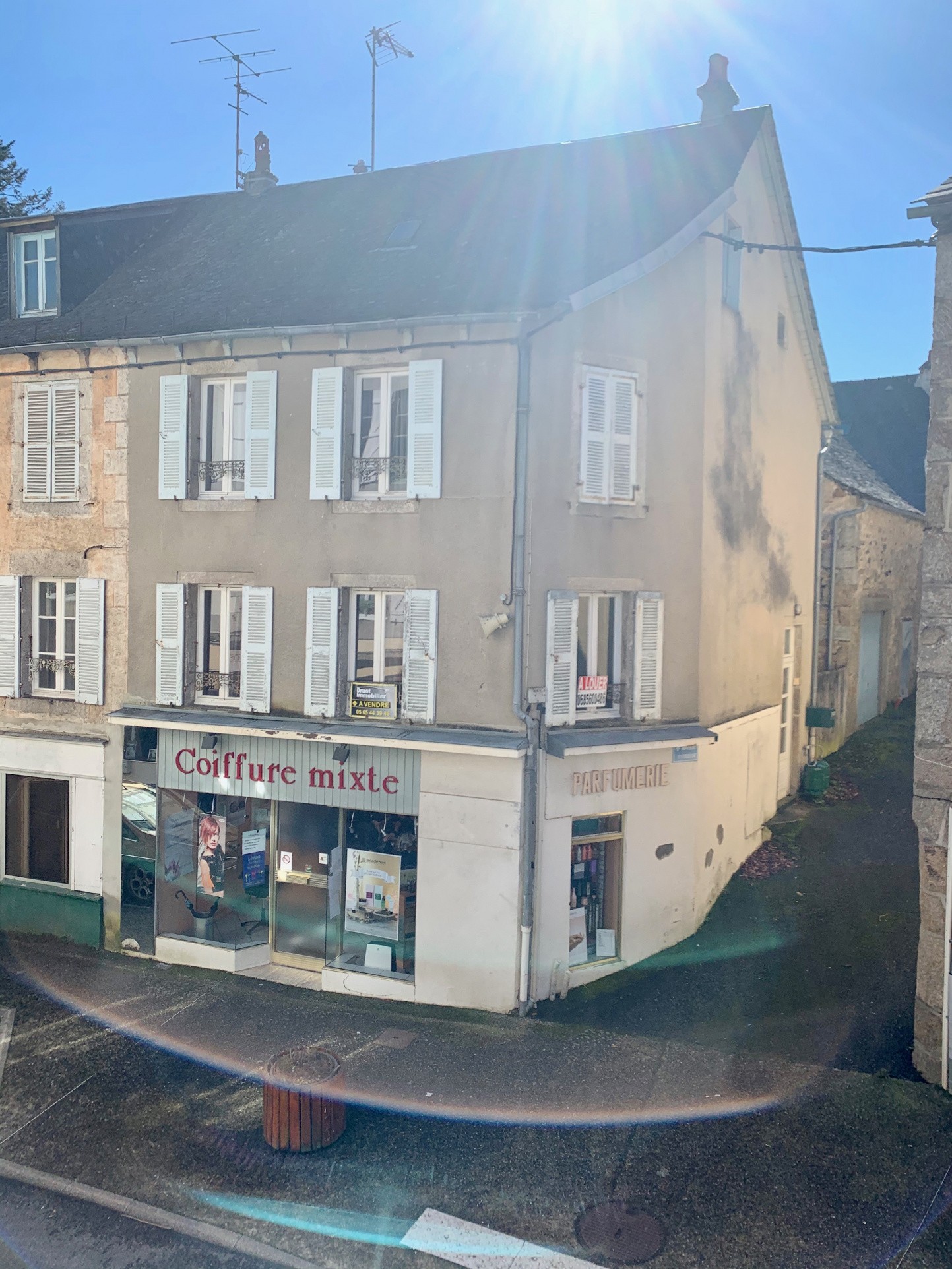 Vente Bureau / Commerce à Sainte-Geneviève-sur-Argence 6 pièces