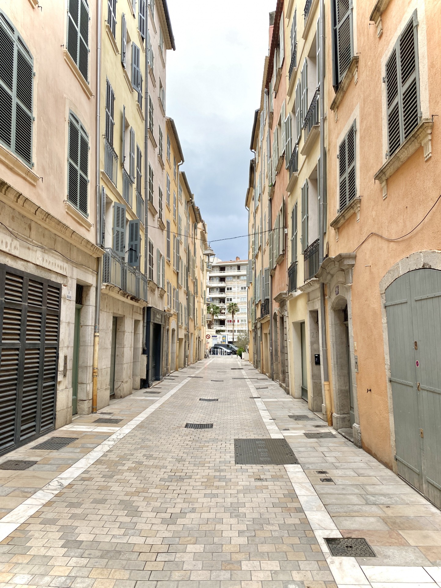 Location Bureau / Commerce à Toulon 2 pièces