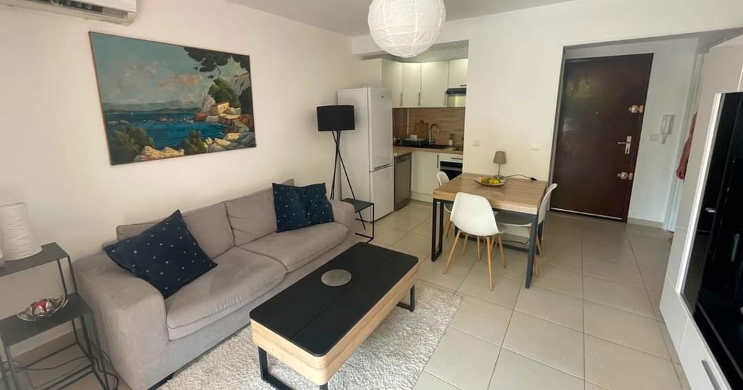 Location Appartement à Saint-Cyr-sur-Mer 2 pièces