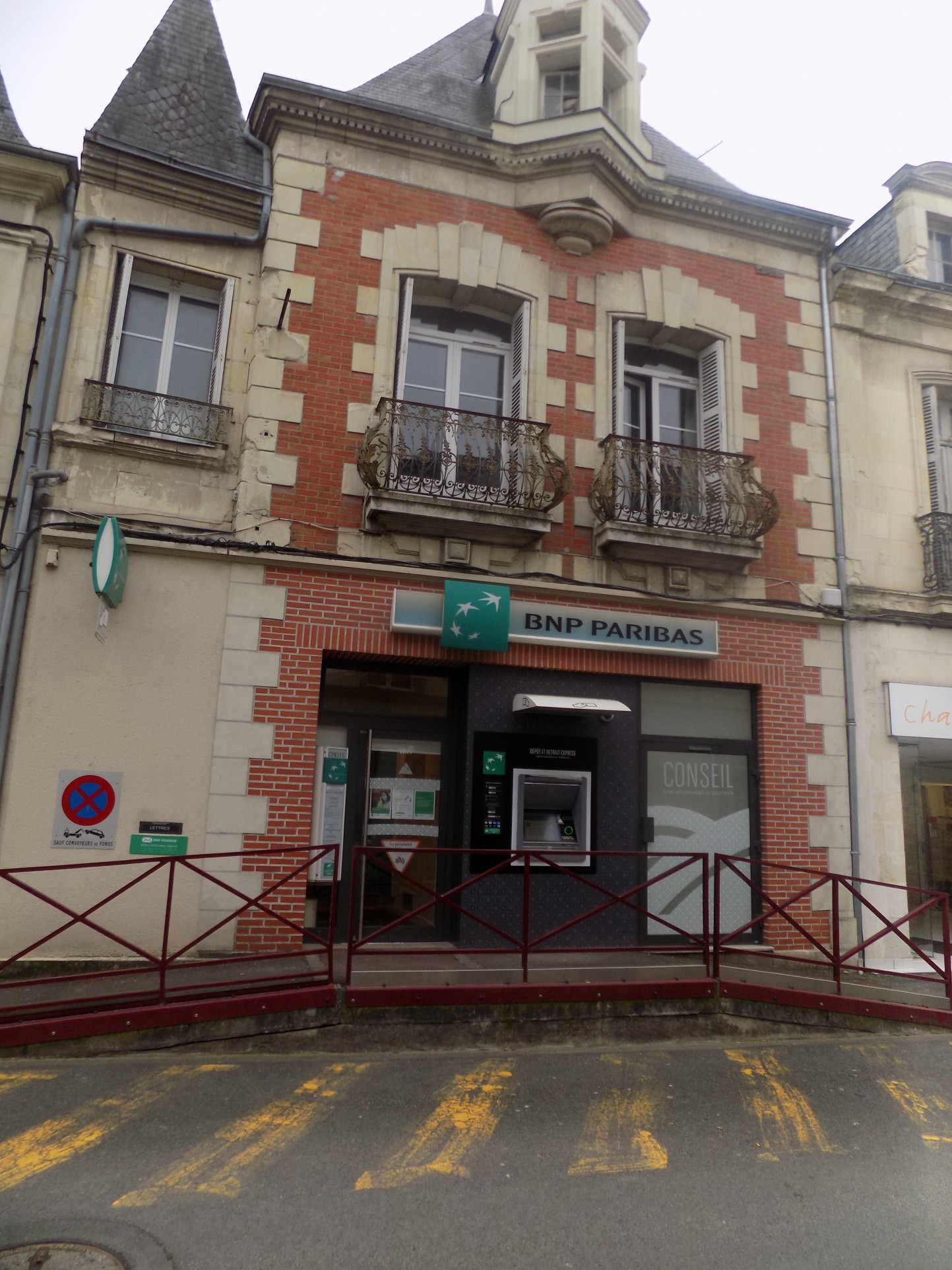 Location Bureau / Commerce à Bourgueil 2 pièces