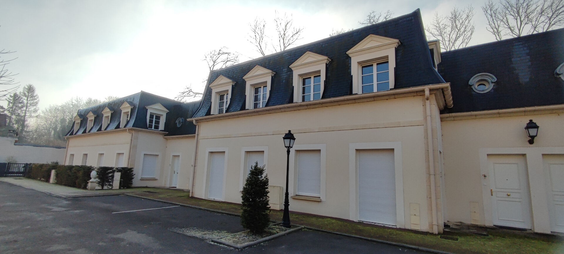Location Garage / Parking à Vineuil-Saint-Firmin 0 pièce