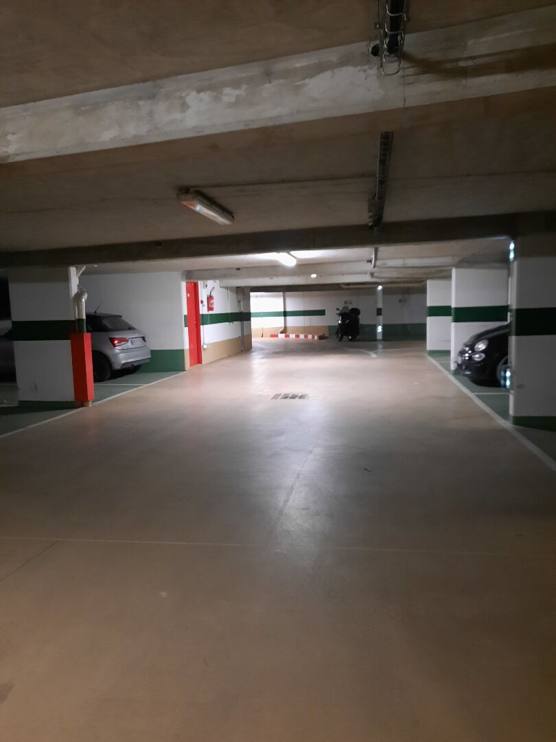 Location Garage / Parking à Paris Vaugirard 15e arrondissement 0 pièce