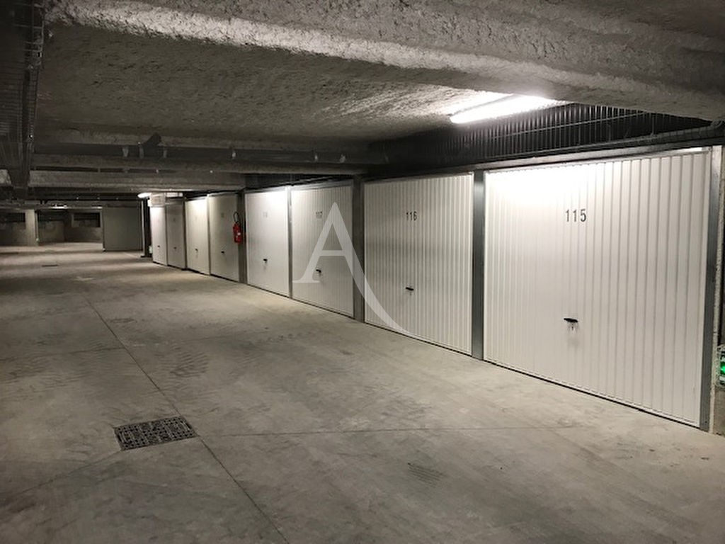 Location Garage / Parking à Crécy-la-Chapelle 0 pièce