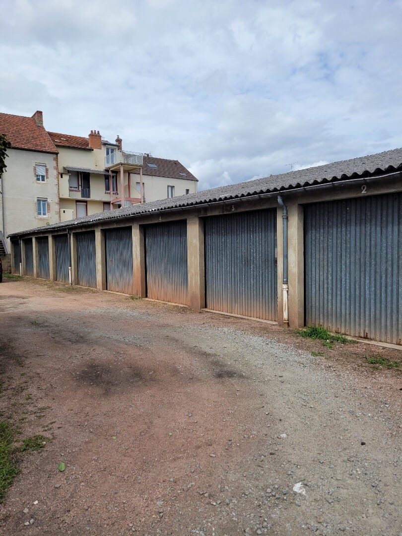 Vente Garage / Parking à Montluçon 10 pièces