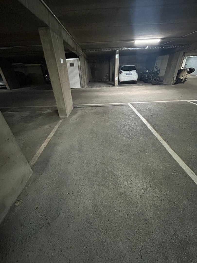Vente Garage / Parking à Paris Entrepôt 10e arrondissement 0 pièce