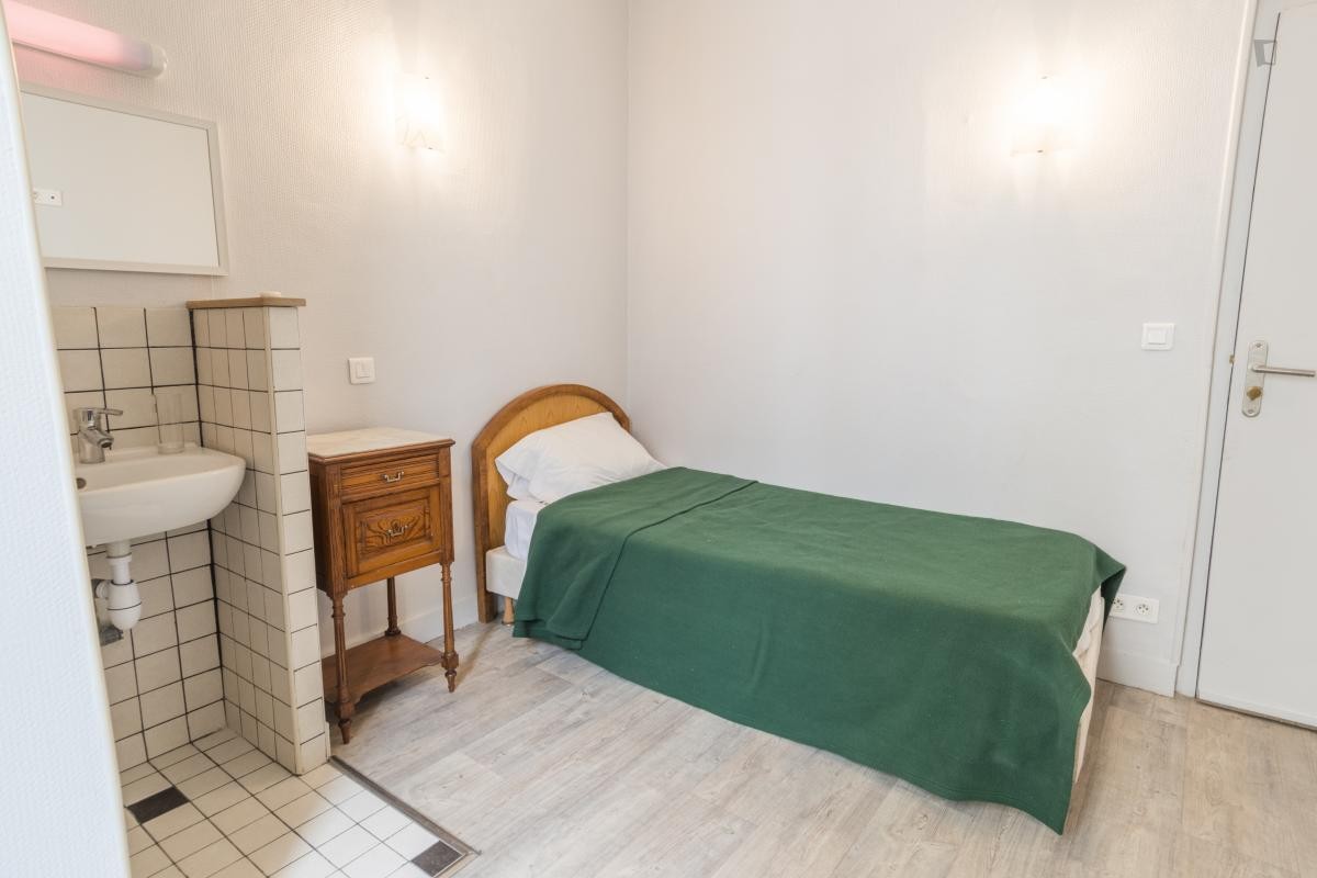 Location Appartement à Paris Butte-Montmartre 18e arrondissement 26 pièces