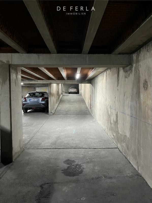 Location Garage / Parking à Paris Vaugirard 15e arrondissement 1 pièce